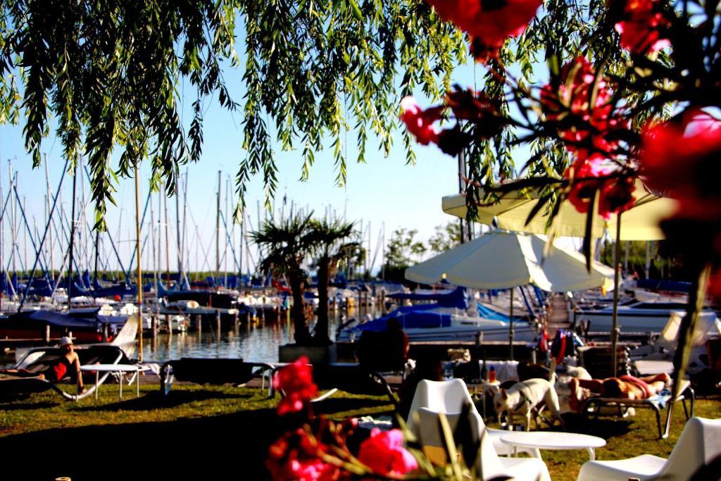 Hoteldorf Seepark Weiden Вайден ам Зее Екстериор снимка